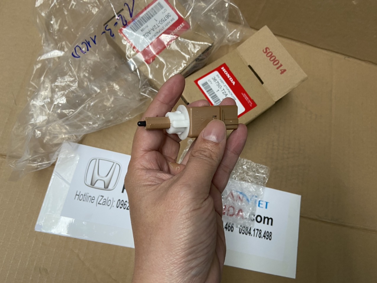 Công tắc bàn đạp chân phanh xe Honda JAZZ